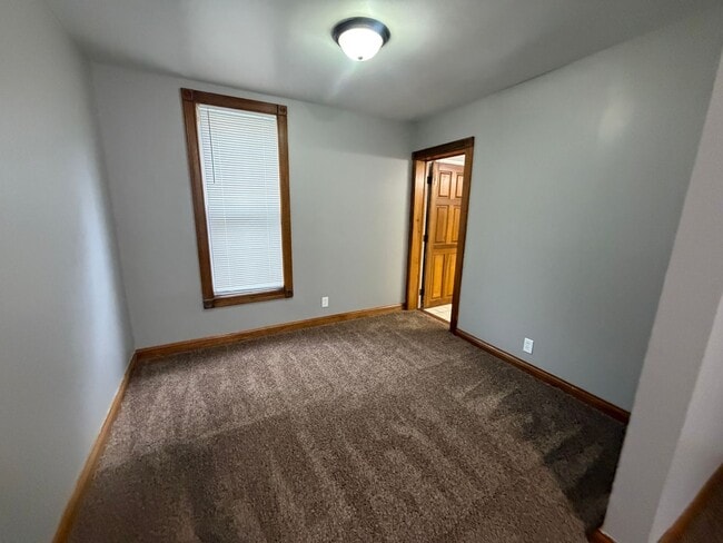 Building Photo - 810 Huestis Ave