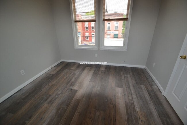Building Photo - Camp Washington 3 Bedroom 1.5 Baths Single...