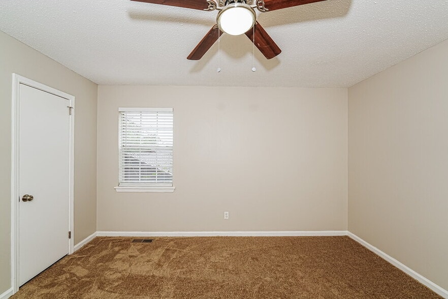 Building Photo - 1132 Corvair Cir