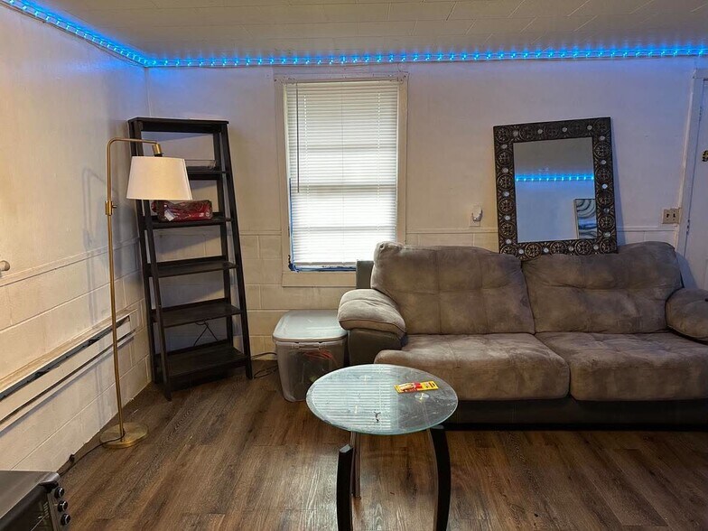 Living Room - 103 Gause St