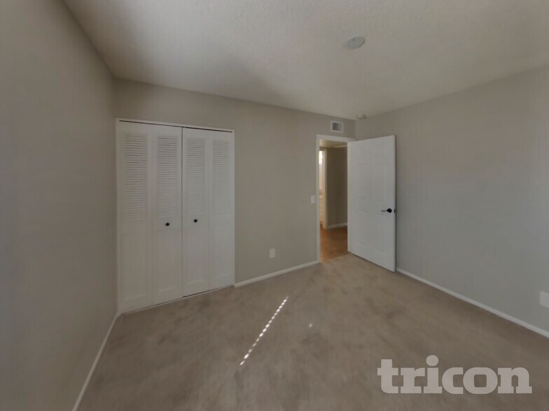 Building Photo - 10044 W Highland Ave