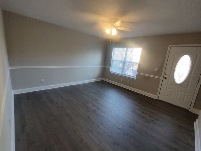 Building Photo - Spacious 2BD/2.5BA Townhome super close to CCU, HGTC, and CMC!