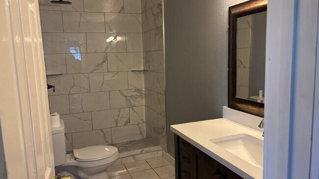 Building Photo - 619 E 1st St