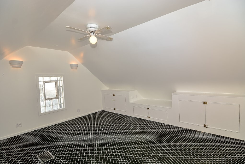 Building Photo - 1529 W Nelson St