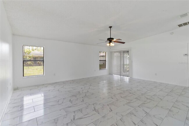 Building Photo - 406 Long Dr