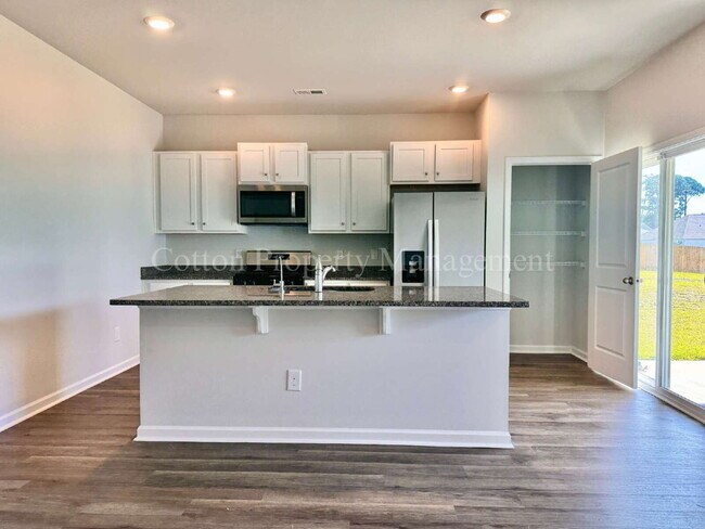 Building Photo - 816 Delta Ct