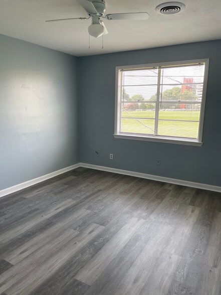 Building Photo - 35 N Idlewild St