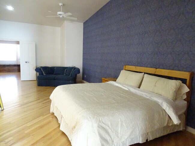 Building Photo - 8423 E Thunderbird Rd