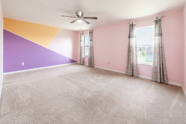 Building Photo - 4 bedroom 2.5 bath