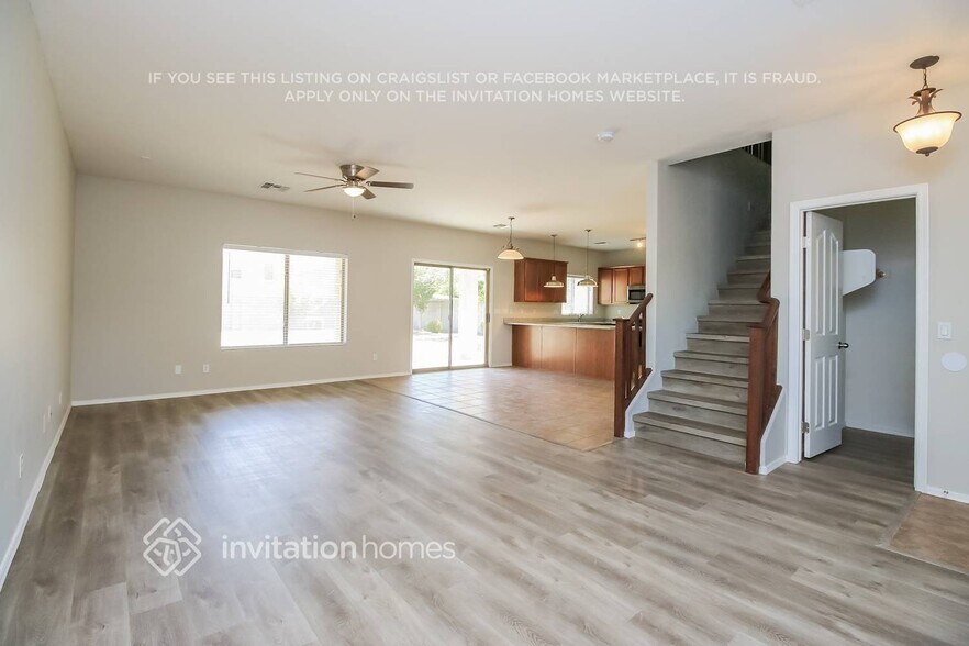 Building Photo - 1559 E Megan Dr
