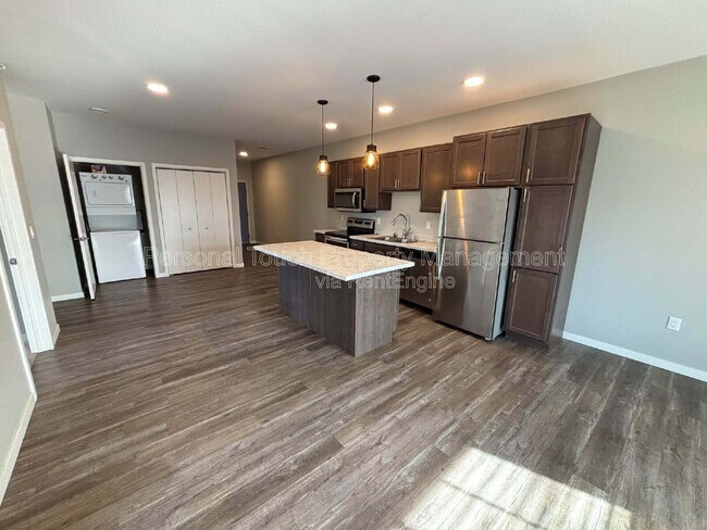 Building Photo - 600 8th St S