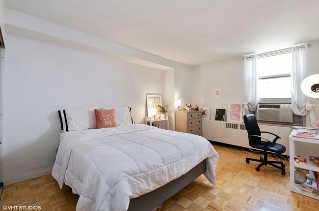 Building Photo - 3950 N Lake Shore Dr