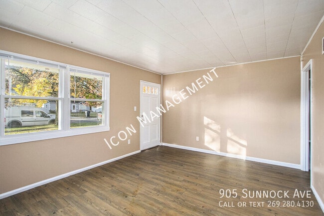 Building Photo - 905 Sunnock Ave