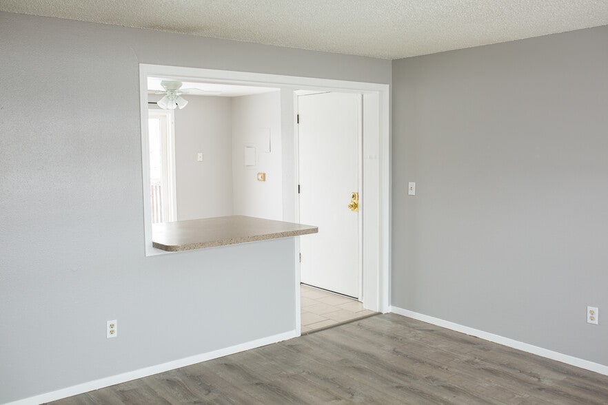 Family Room - 3595 S King St