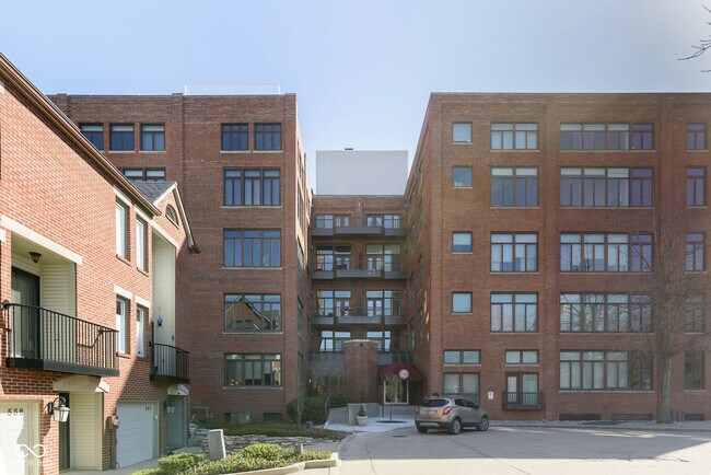 Building Photo - 430 N Park Ave