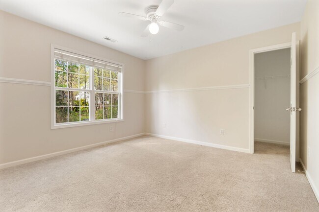 Building Photo - Spacious 5-Bedroom Home with Screened Porch and Office