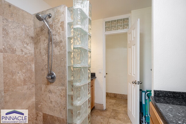 Building Photo - 240 Lili?uokalani Ave