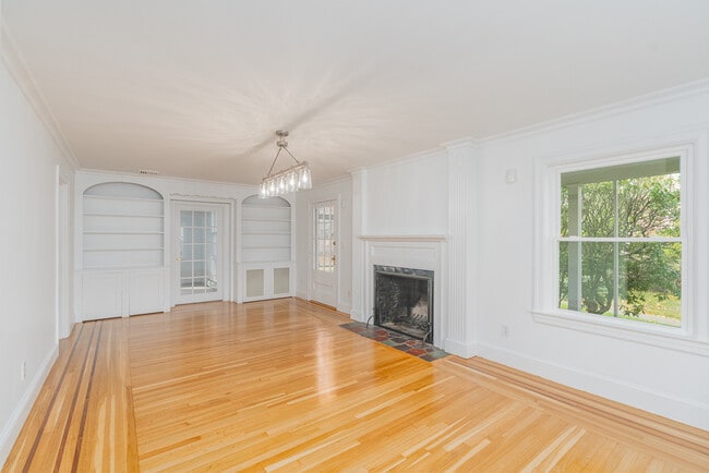 Building Photo - 83 Betsey Williams Dr