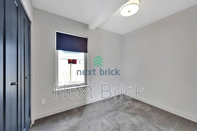 Building Photo - 1706 E Marion St