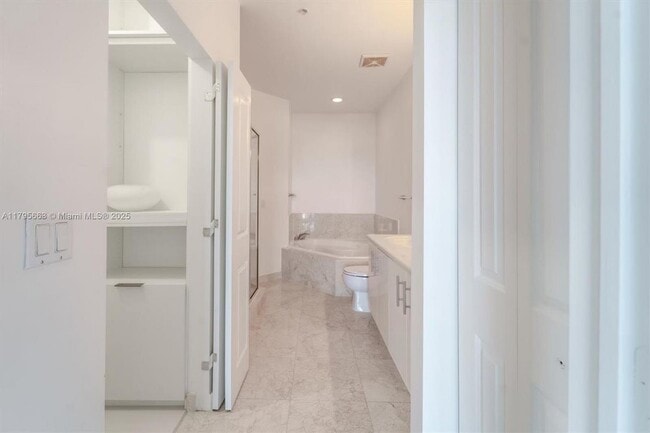 Building Photo - 7910 Harbor Island Dr
