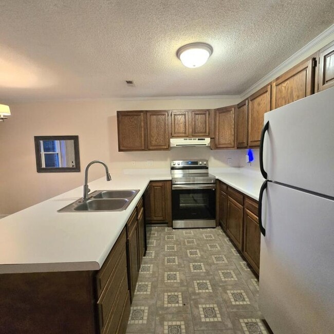 Building Photo - 2700 Thackery Rd