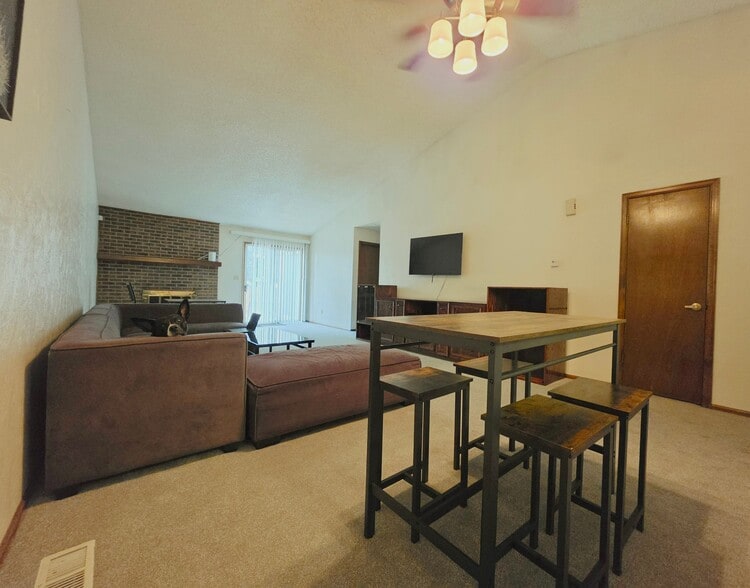 Building Photo - 14333 E Warren Pl