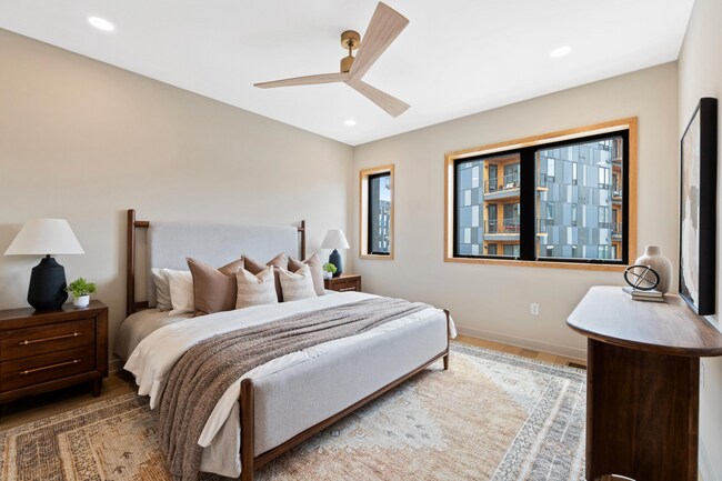 Building Photo - 537 E 19th St