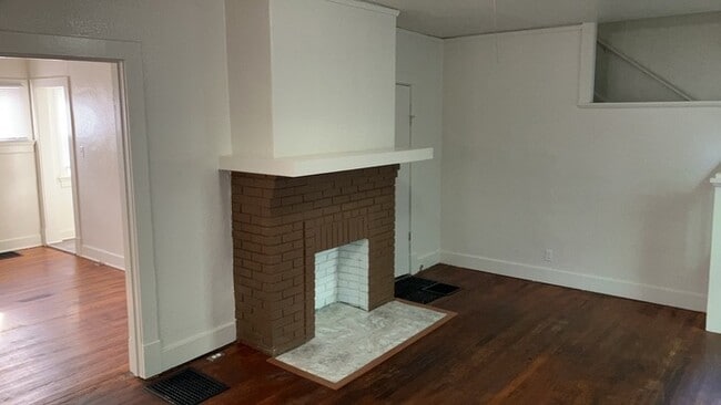 Building Photo - 338 Kenwood Ave