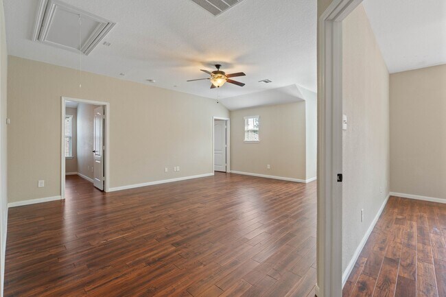 Building Photo - 208 Forest Peak Way