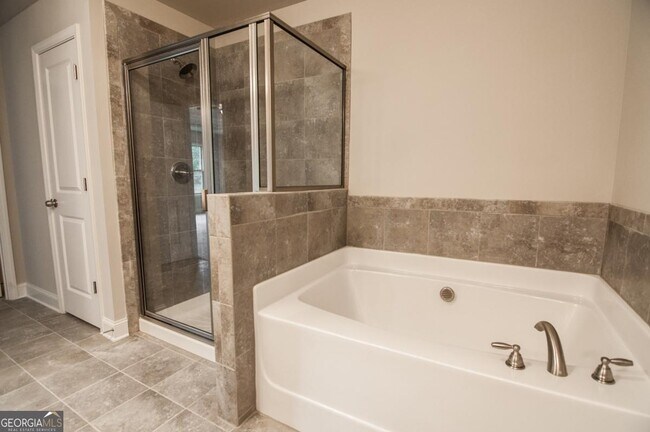 Building Photo - 2006 Wheylon CT