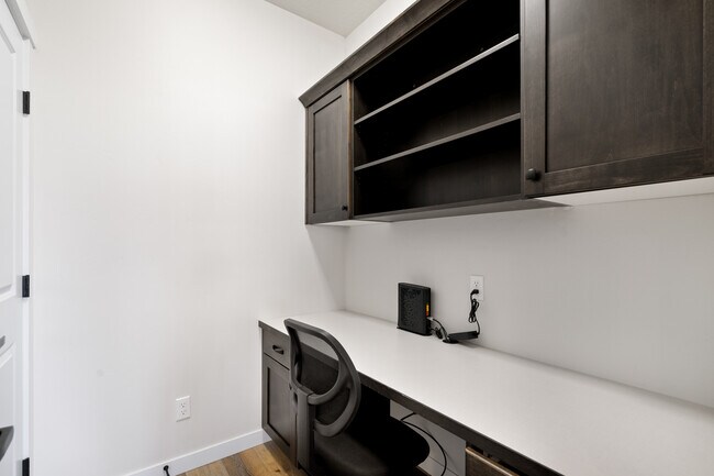 Building Photo - 5359 S Redeken Pl