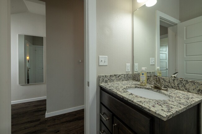 Building Photo - 2307 N Elm St