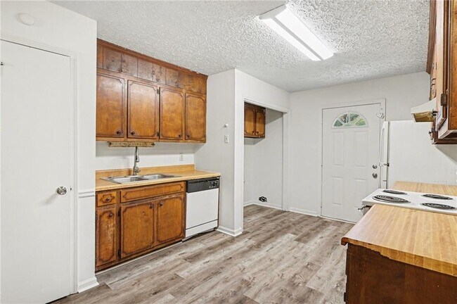 Building Photo - 165 Plum Orchard Rd