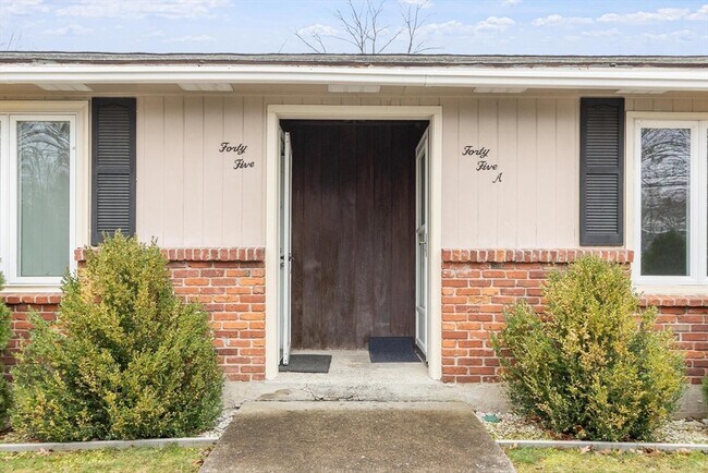 Building Photo - 45 Kinglet Dr