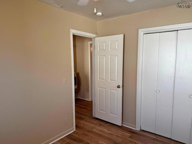 Building Photo - 104 Ave G