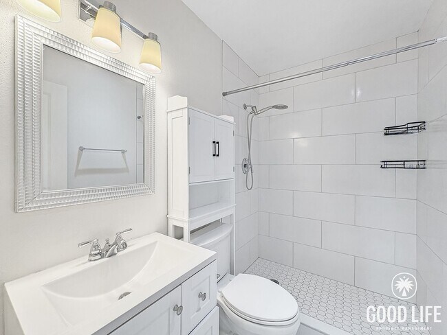 Building Photo - SD: Bright 2BD/2BA Corner Unit Condo in Escondido with Reserved Parking, Quartz Kitchen & Private...
