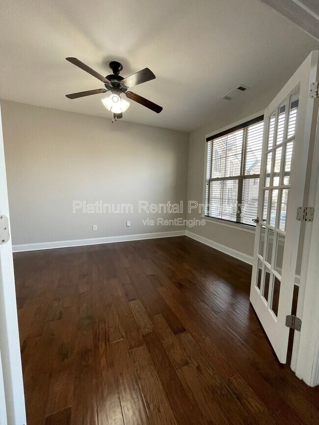 Building Photo - 600 Belton Ct