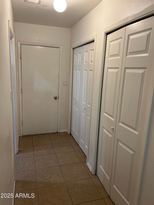 Building Photo - 6120 E Hobart St