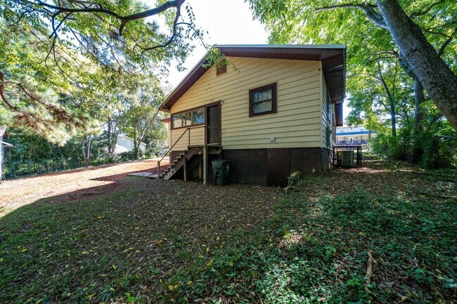 Building Photo - Plenty of Space Inside & Out – 4BR/2BA in ...