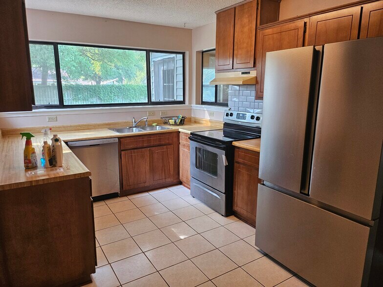 Building Photo - 1807 Shadowlawn Dr