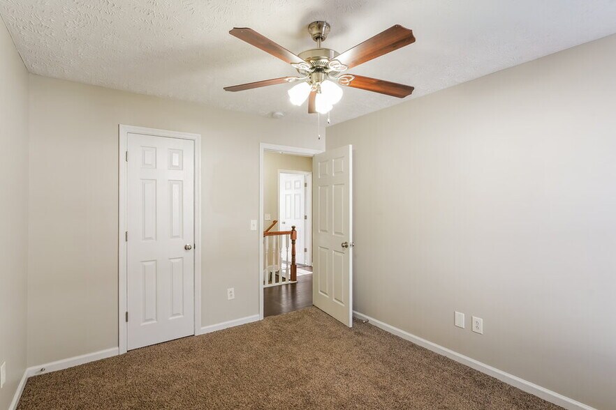 Building Photo - 1829 Lakewood Village Dr