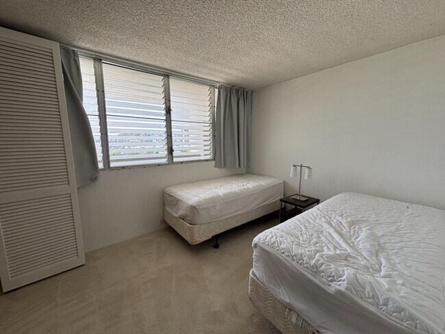 Building Photo - 1212 Punahou St
