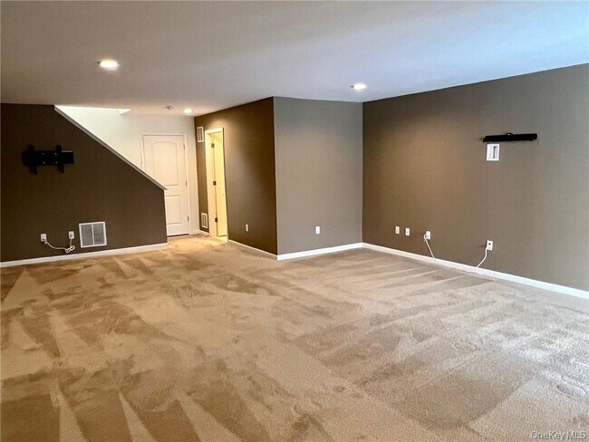 Building Photo - 95 Meadow View Dr