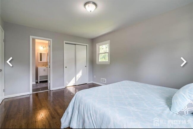 Building Photo - 308 Oak Pl