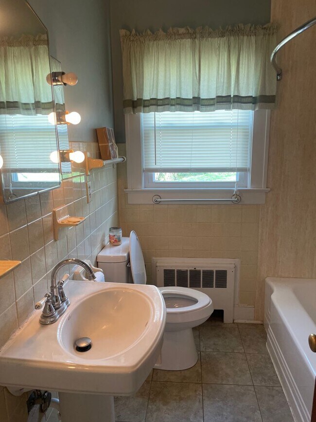 Building Photo - Roommate Needed for 4 BR 1 BATH home