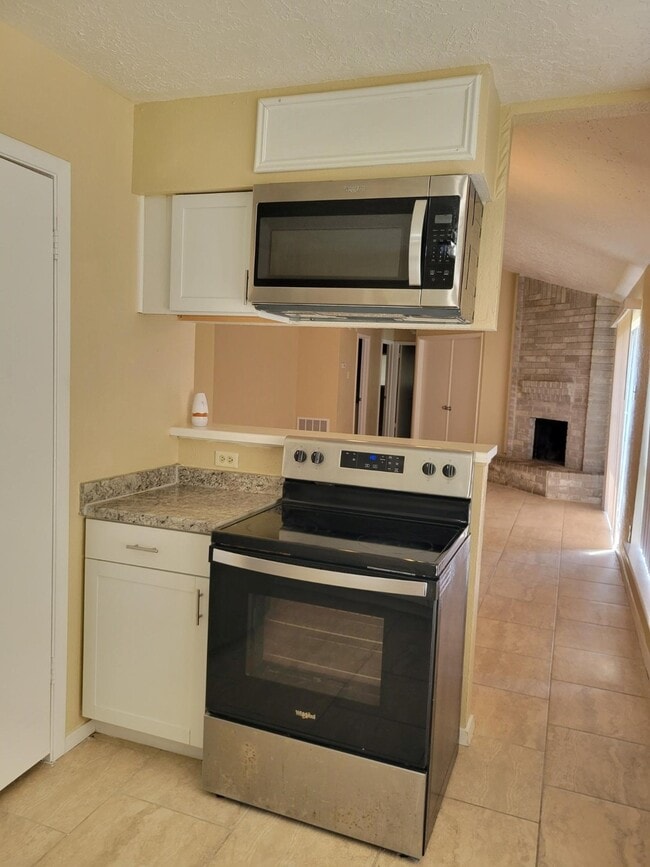 Building Photo - 11002 Longtom Ct