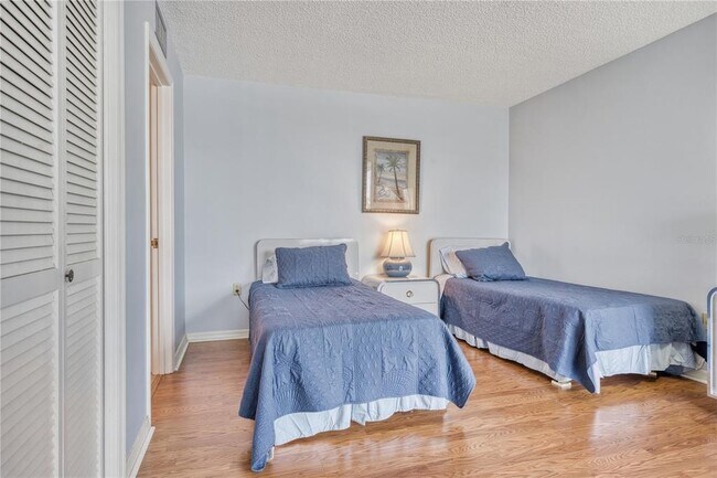 Building Photo - 690 Island Way