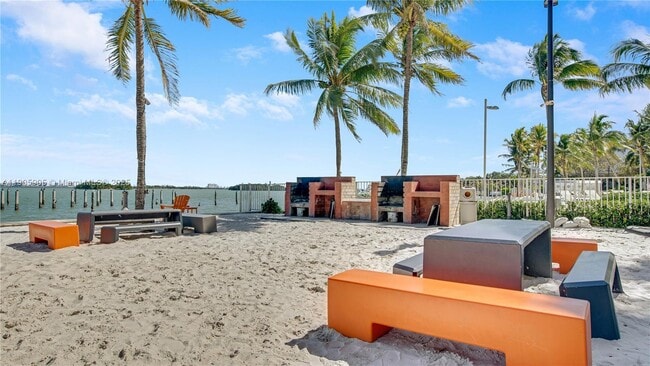 Building Photo - 750 NE 64th St