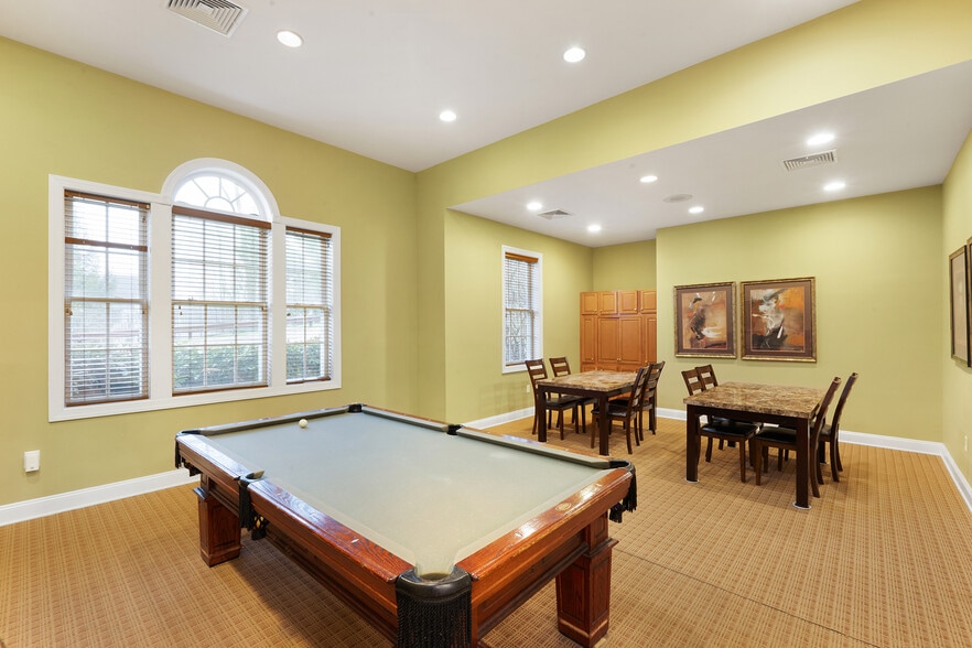 Billards Room - 64 Henning Ter