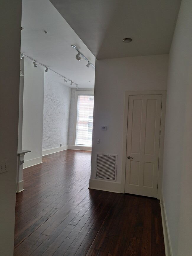 Building Photo - 204 Decatur St